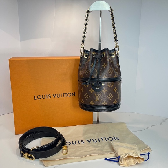 Louis Vuitton Handbags - ⭐️SOLD⭐️ LOUIS VUITTON CANOE * LIKE NEW * FULL INCLUSION